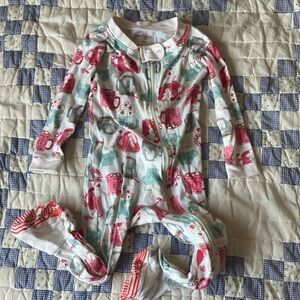 Burt’s Bees Baby organic footie pajamas 18M Christmas mugs